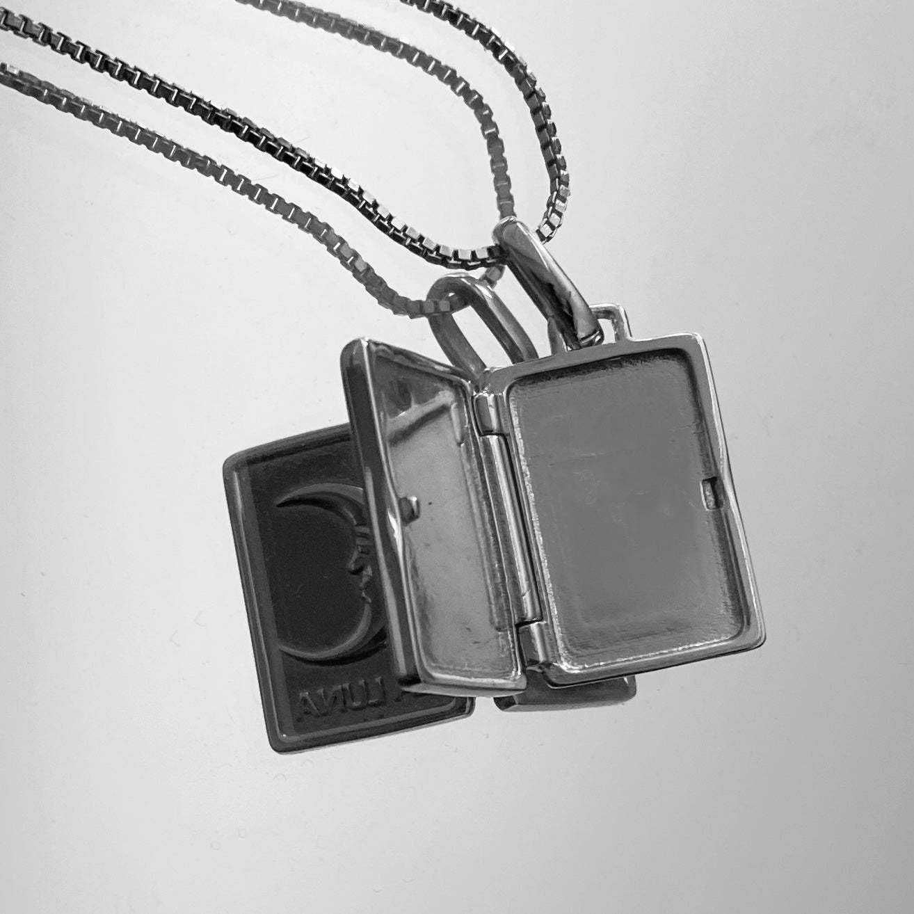 Love Photo Album Opening And Closing Photo Frame Necklace-2